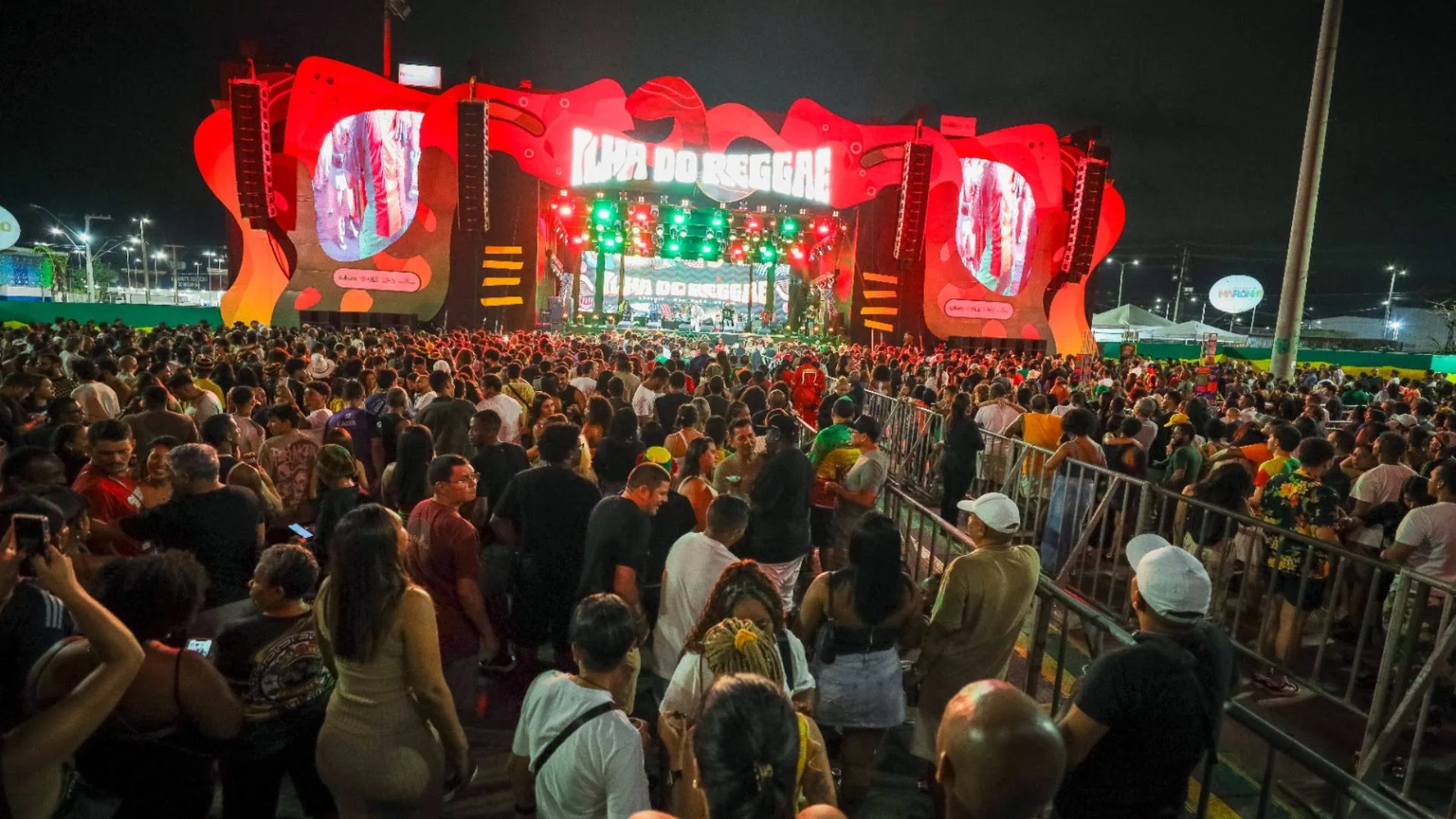 Primeiro dia do Festival Ilha do Reggae reúne multidão