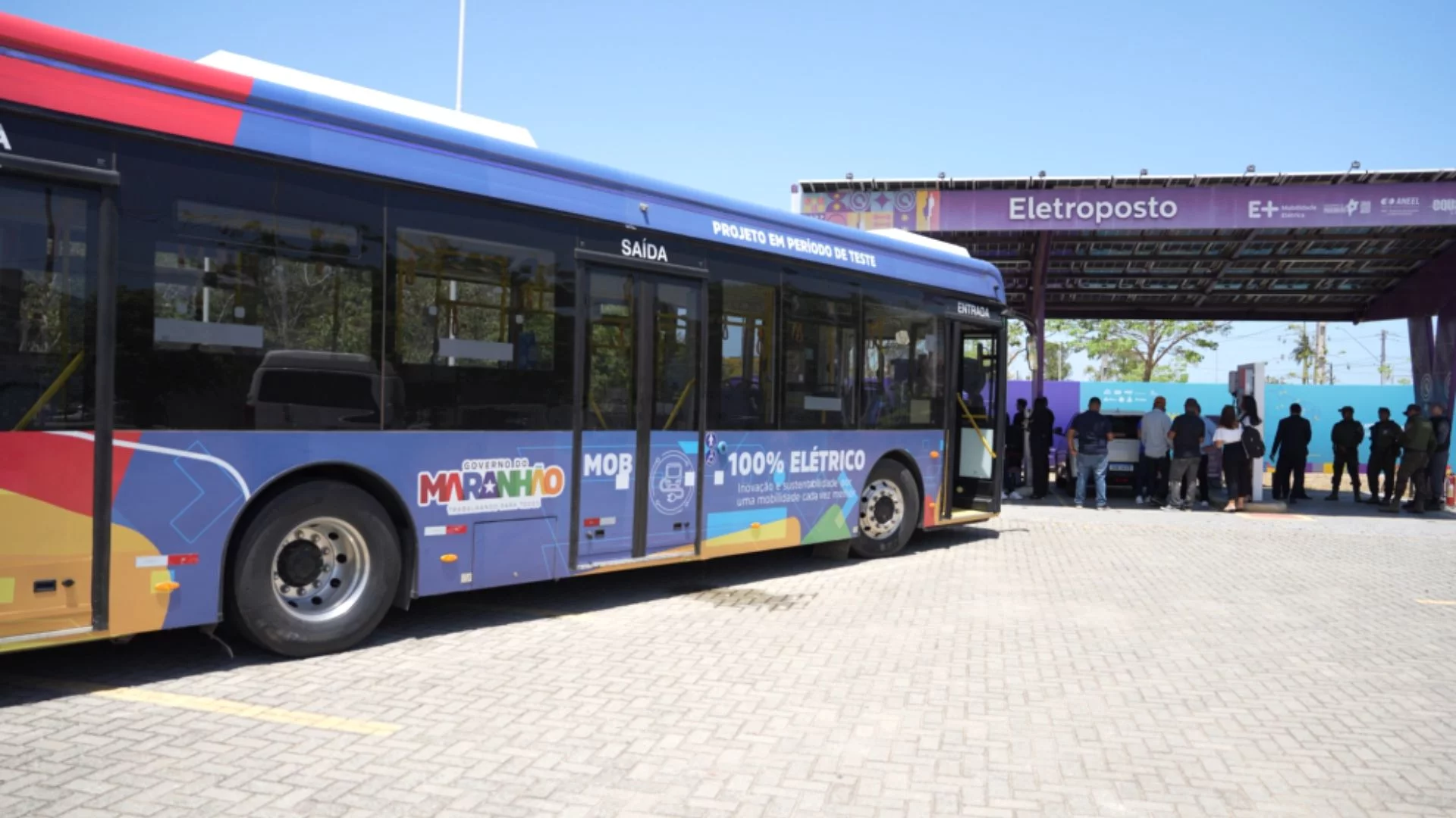 VÍDEO: Ônibus elétrico começa a circular na Grande Ilha
