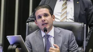 Reunião de Motta com governadores tenta conter crise