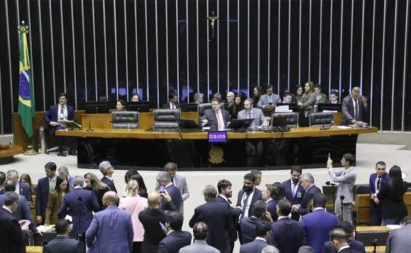 Câmara e Senado votam vetos em conjunto