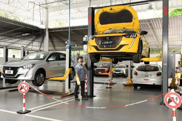 Mecânicos terão três níveis de atuação em carros elétricos