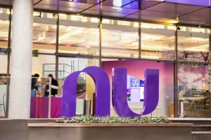 Reunião sobre volta ao presencial termina em demissões no Nubank