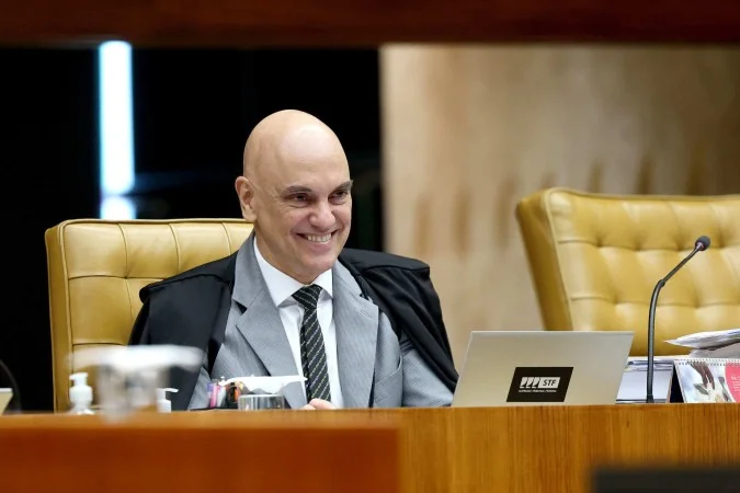 Alexandre de Moraes assume comando do STF
