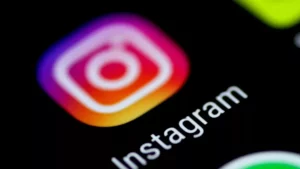 Políticos e mídia desaparecem da busca em rede social