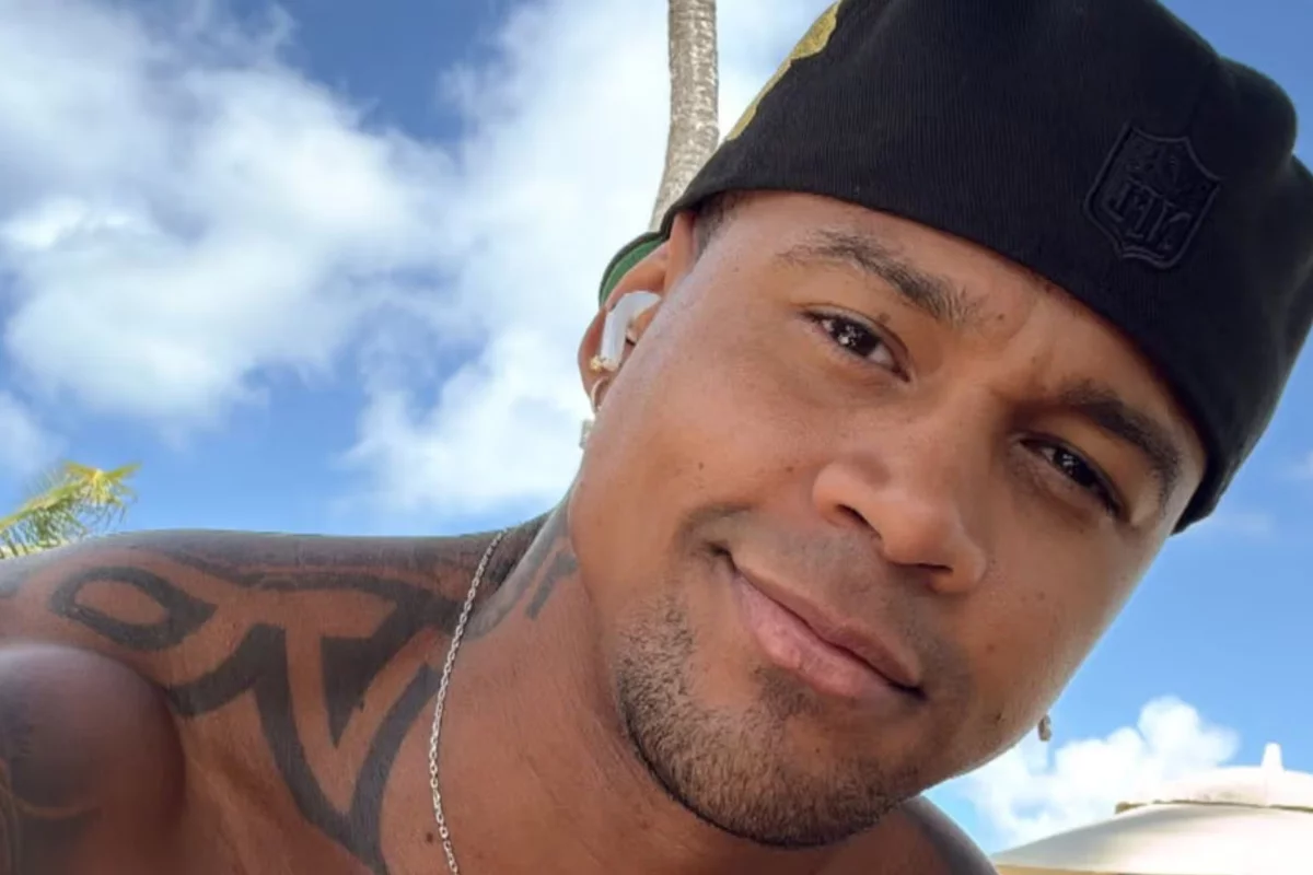 Nascimento do filho leva cantor a reorganizar compromissos profissionais