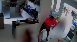 VÍDEO: Engenheiro flagrado agredindo esposa é preso em São Luís