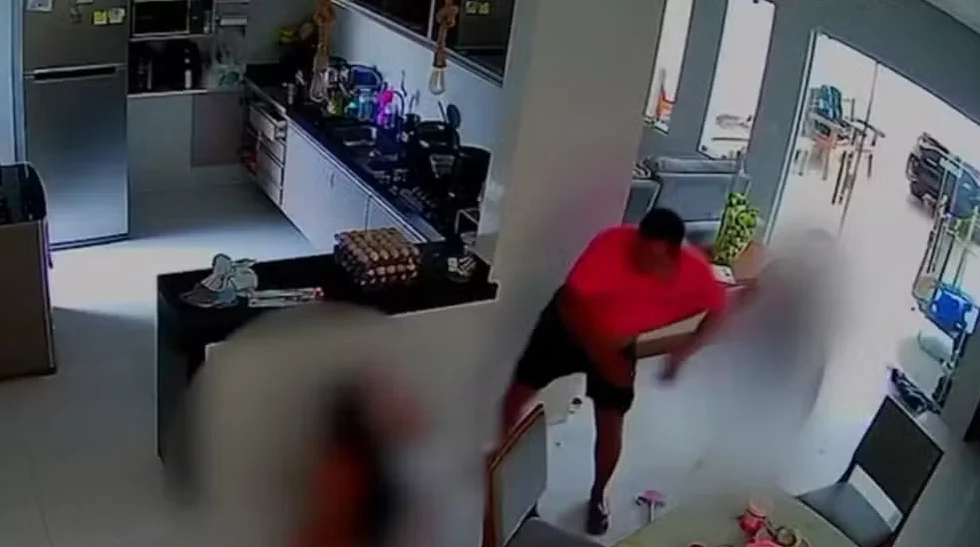 VÍDEO: Engenheiro flagrado agredindo esposa é preso em São Luís