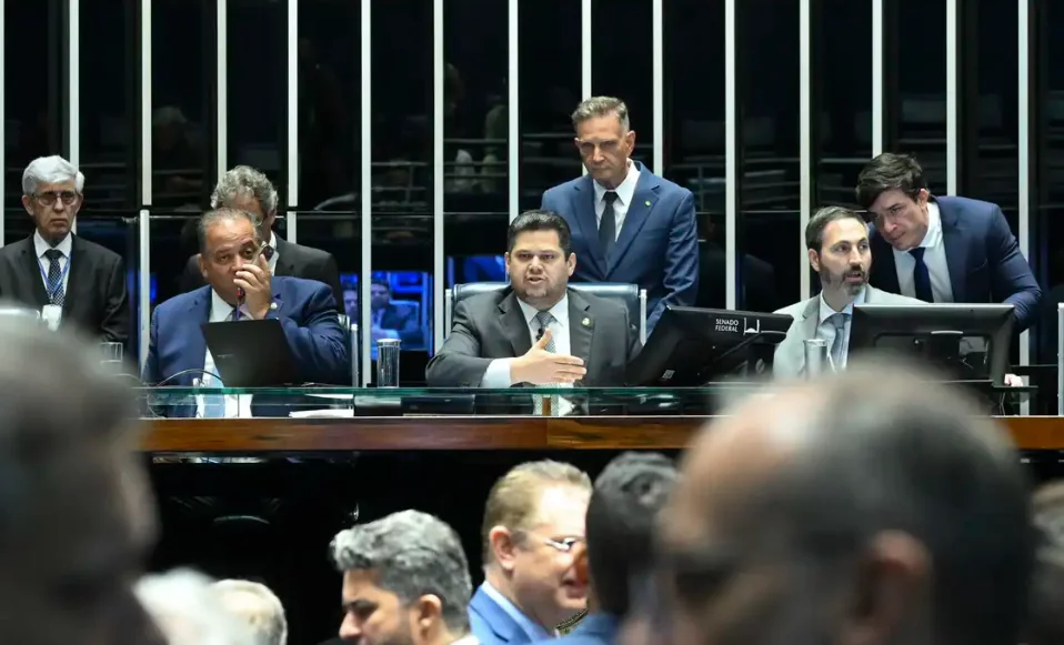 Senado aprova redução da pena de condenados pelo 8/1 e trama golpista