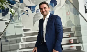 Ministro do Turismo deixa governo e projeta corrida ao Senado