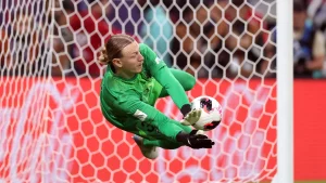 Safonov fratura a mão durante jogo contra o Flamengo