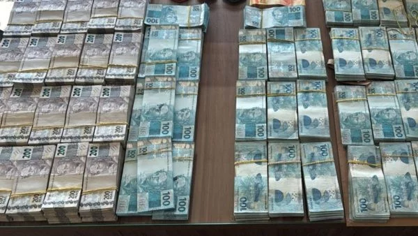 Brasil deixa de arrecadar mais de R$ 417 bilhões por ano com impostos