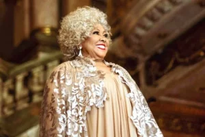 Assaltantes roubam carro de Alcione