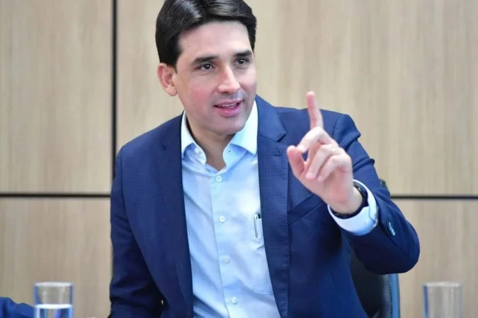 Ministro deixa pasta e mira Senado por Pernambuco