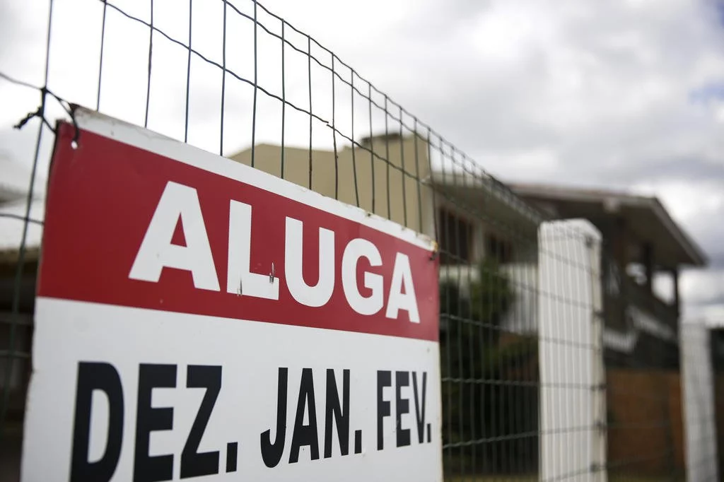 Especialista alerta para golpes em aluguéis de casas no verão