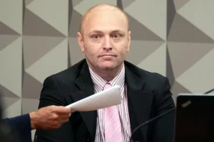 Hacker tem pena abrandada pelo Supremo