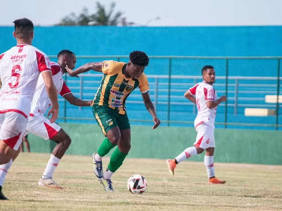 Luminense surpreende e lidera o Estadual