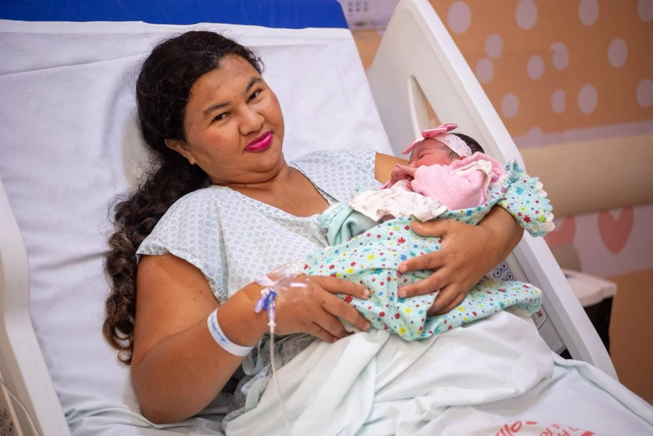 “A emoção é grande”, diz mãe do primeiro bebê do ano de 2026