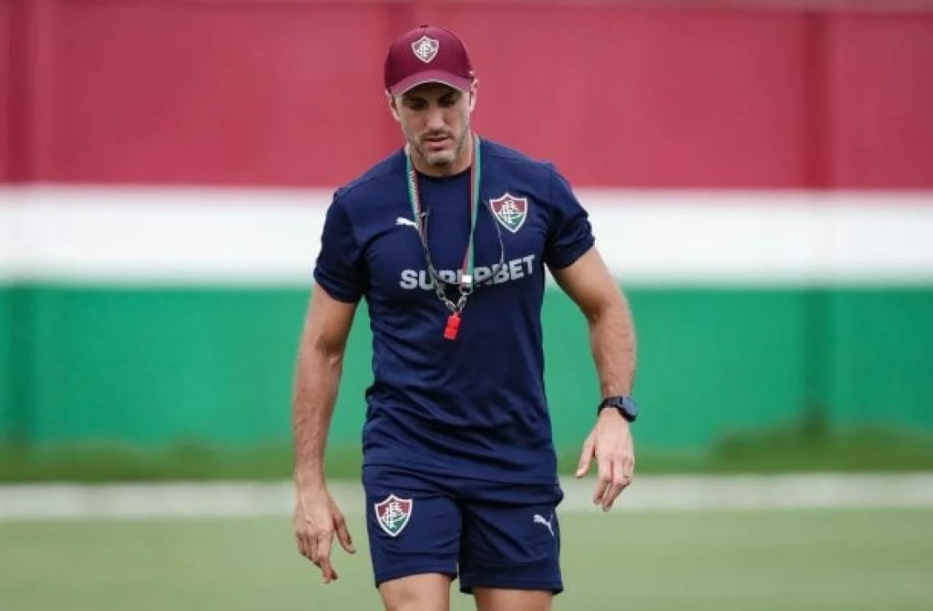 Técnico do Flu pode perder estreia no Carioca