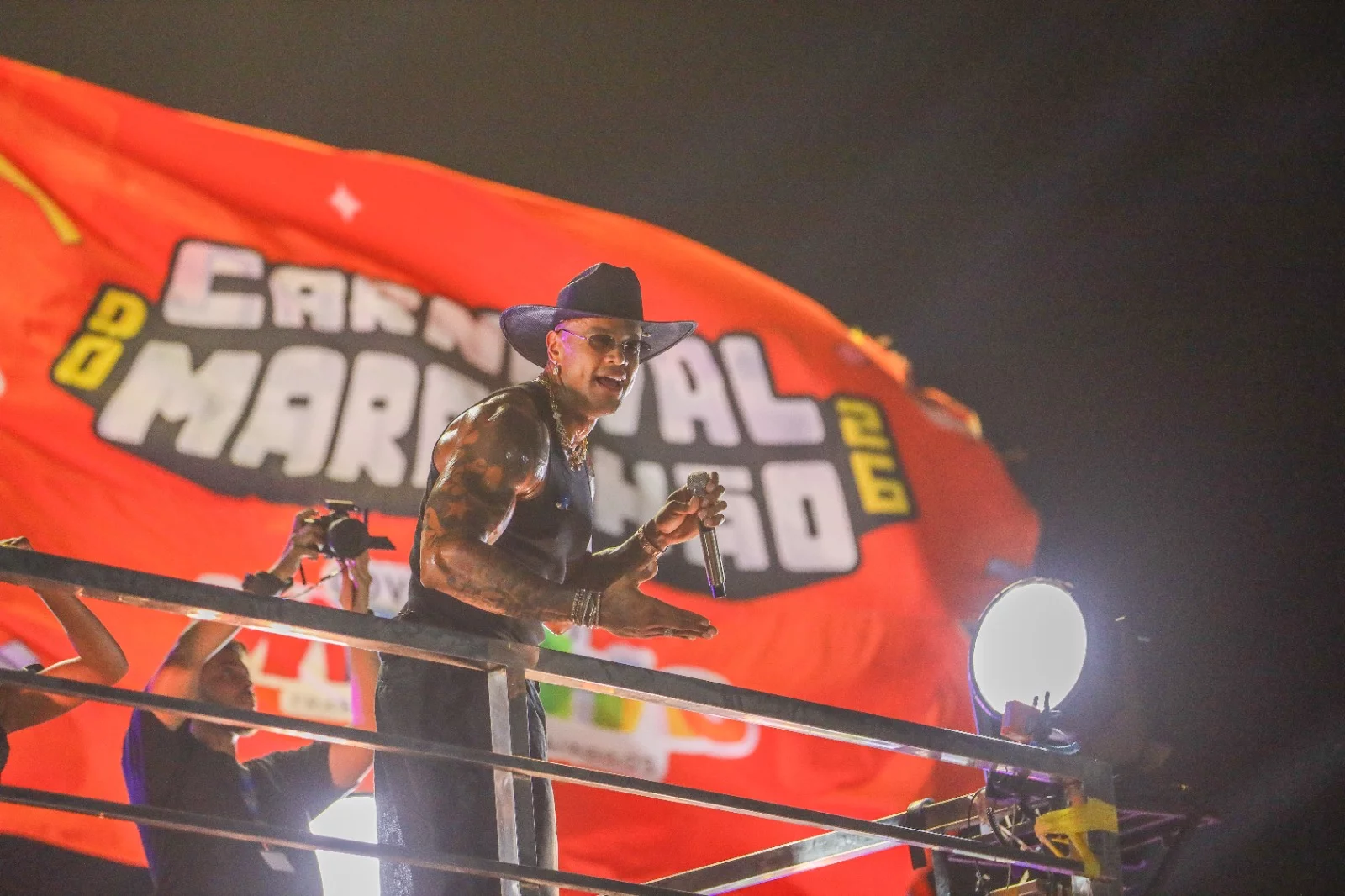 Léo Santana e Banda Eva levam mais de 350 mil foliões pro Circuito Vem pro Mar