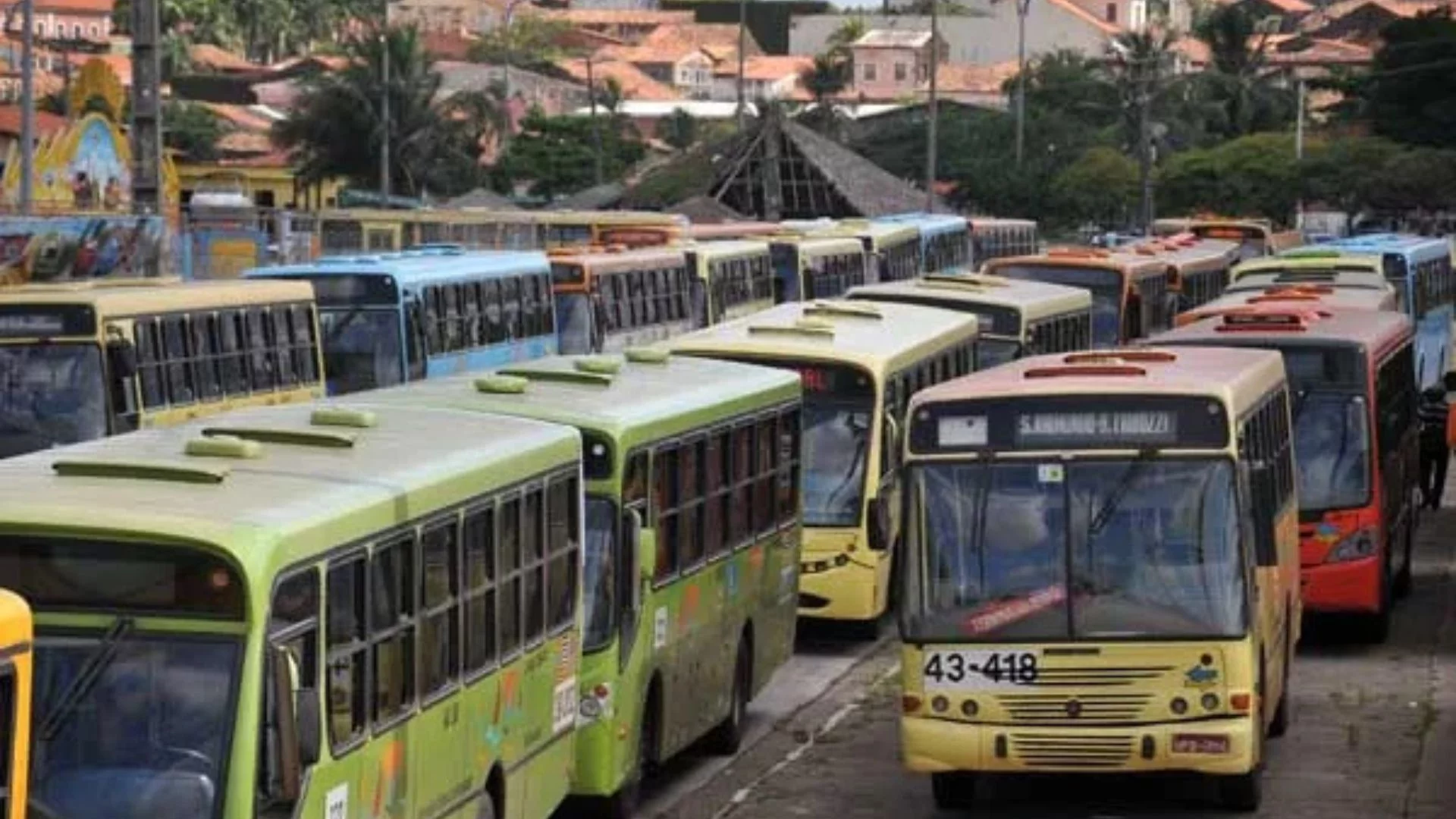 VÍDEO: Ônibus circulam após repasse de subsídio em São Luís