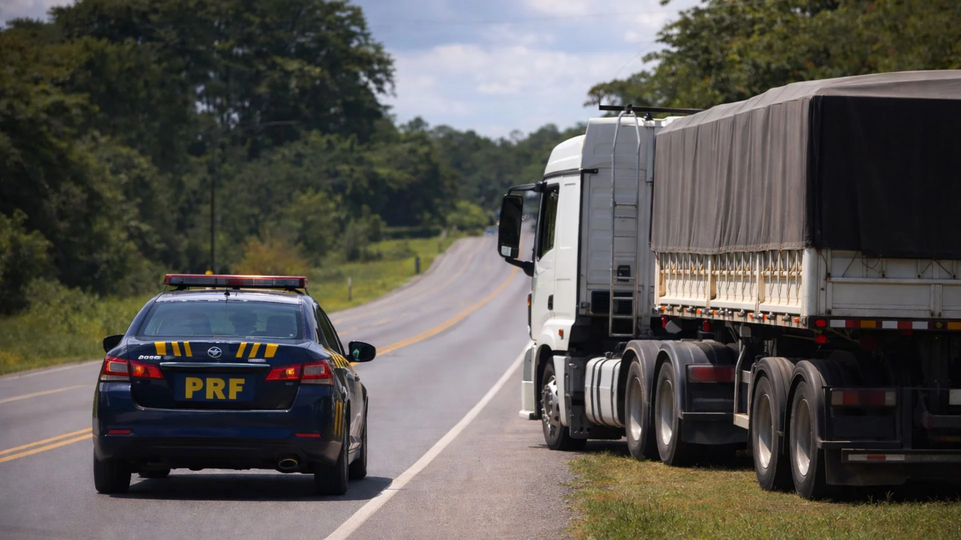 PRF divulga horários de restrição para caminhões no Carnaval no MA