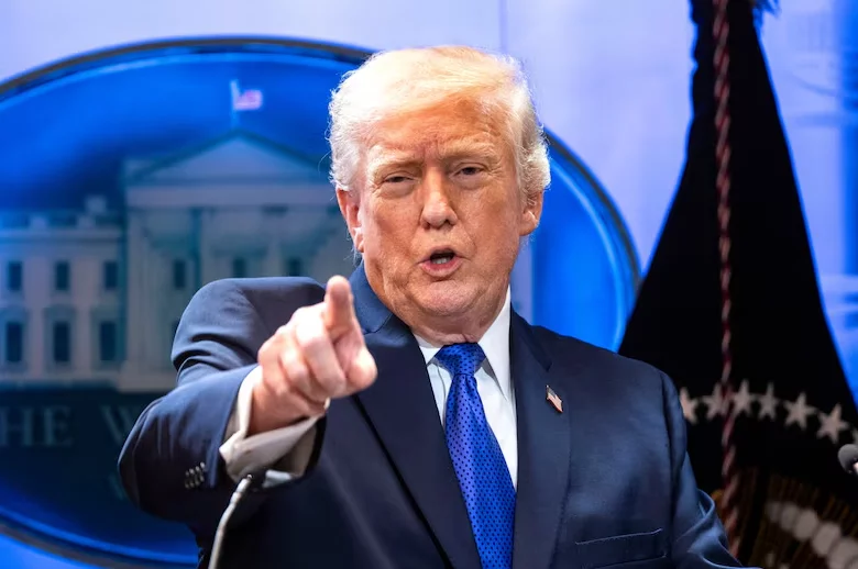 Nova tarifa global de Trump entra em vigor