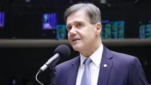 VÍDEO: comissão aprova restrição de armas a acusados de violência contra a mulher