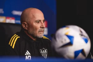 Técnico argentino encerra passagem pelo Galo