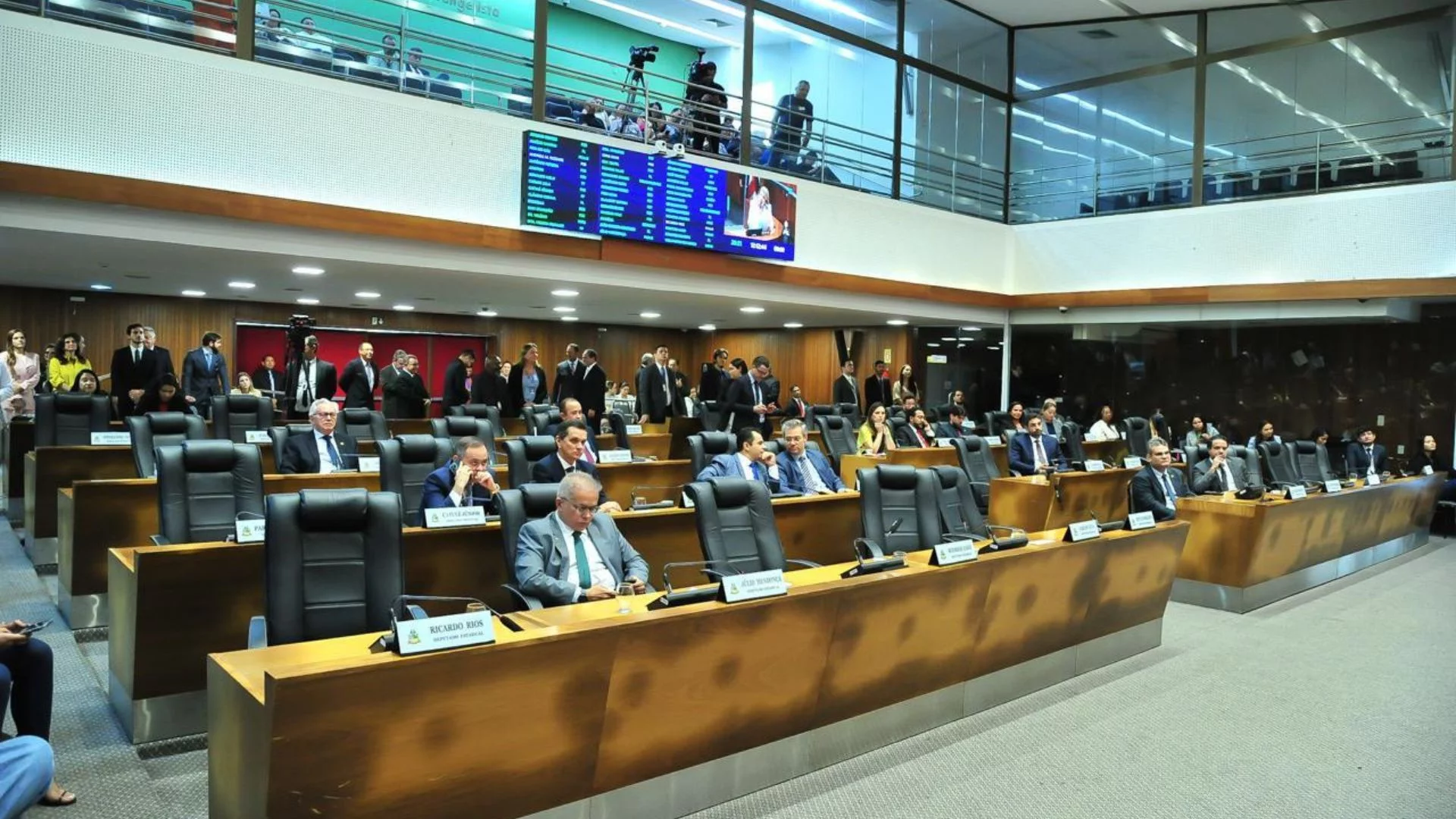 Com 24 assinaturas, deputados pedem CPI contra Felipe Camarão