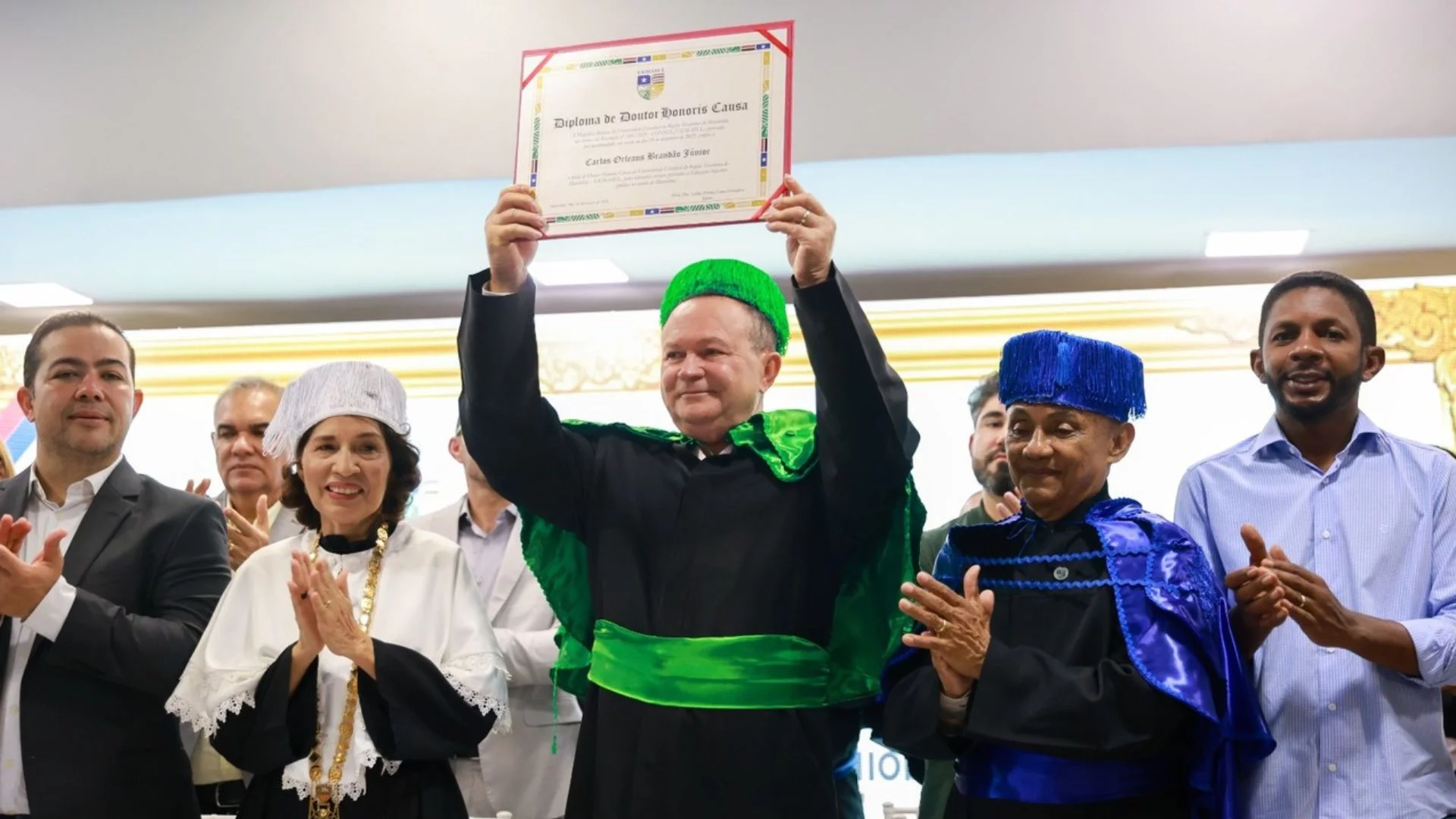 VÍDEO: Carlos Brandão recebe título honorário da Uemasul em Imperatriz