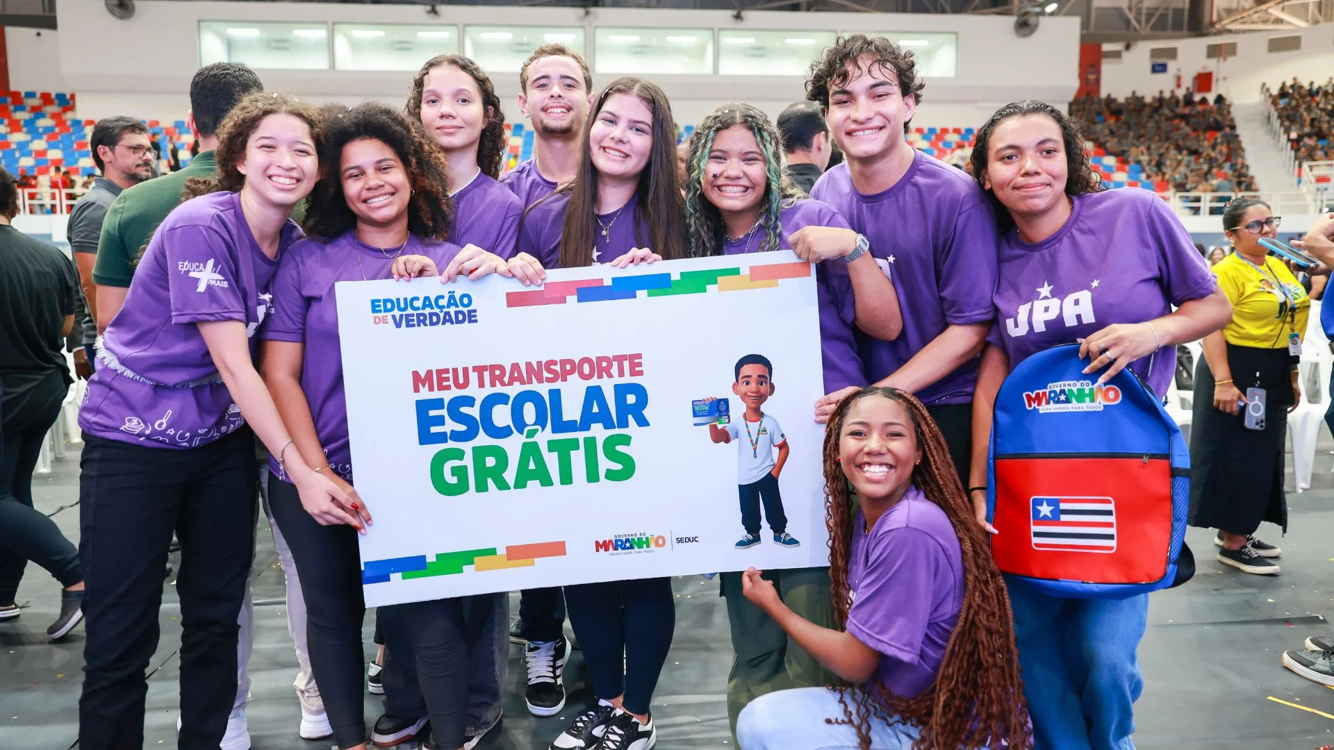 VÍDEO: Mais de 22 mil alunos são beneficiados com cartão de transporte na Grande Ilha