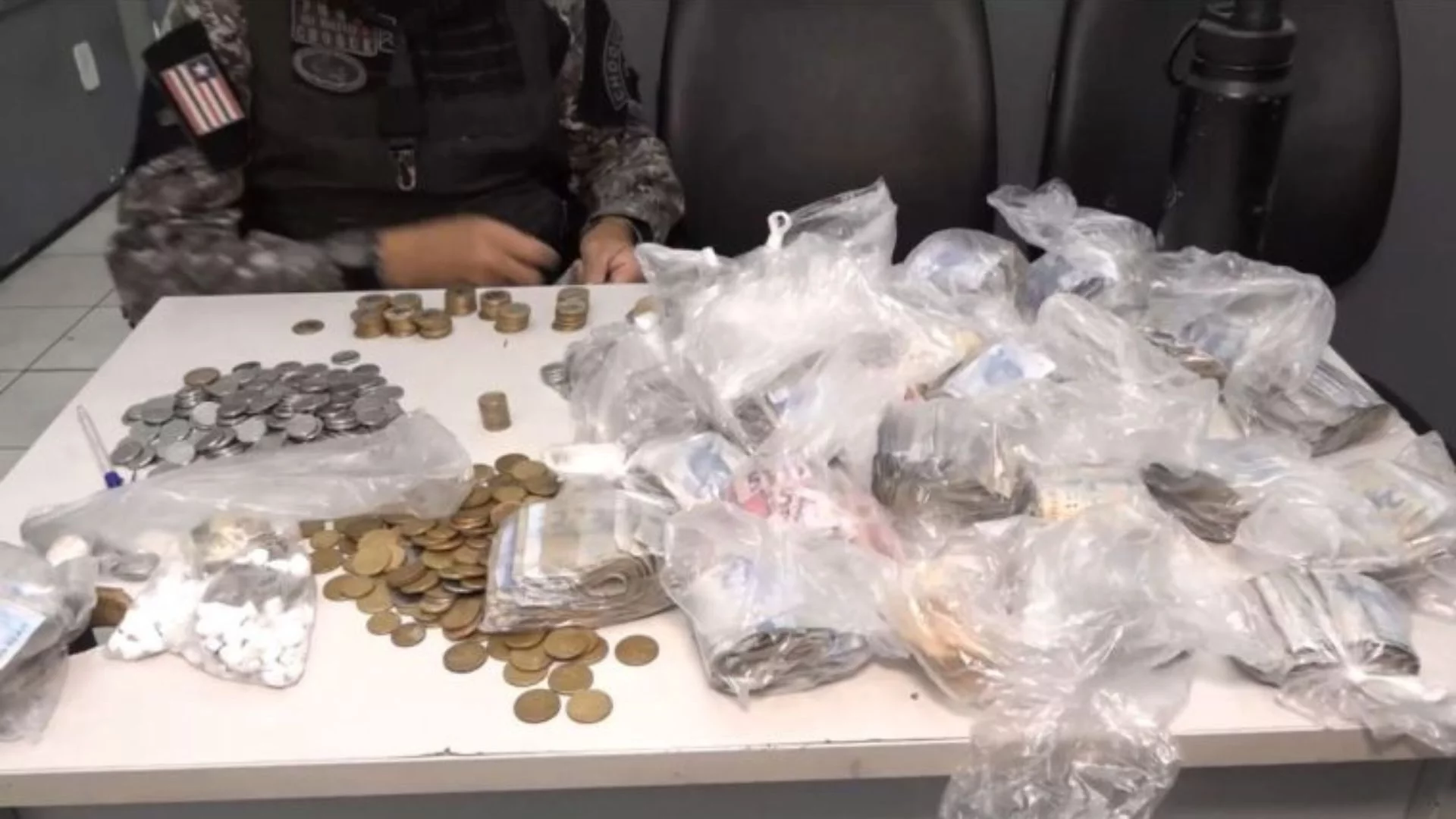 ÁUDIO: Mulher é presa com R$ 3 mil em dinheiro trocado em São Luís