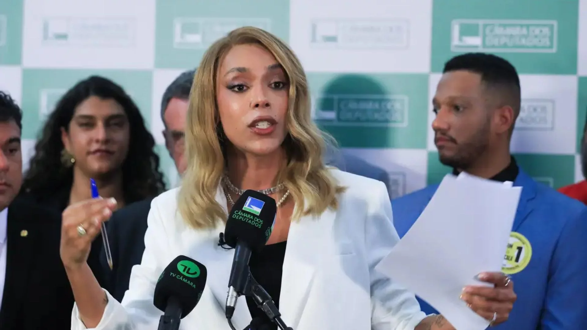 Erika Hilton processa Ratinho por fala transfóbica