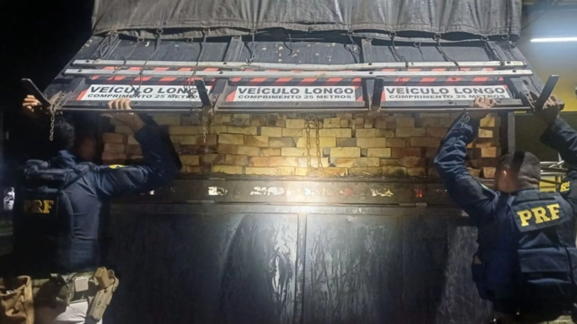 PRF apreende mais de 100 m³ de madeira na BR-230