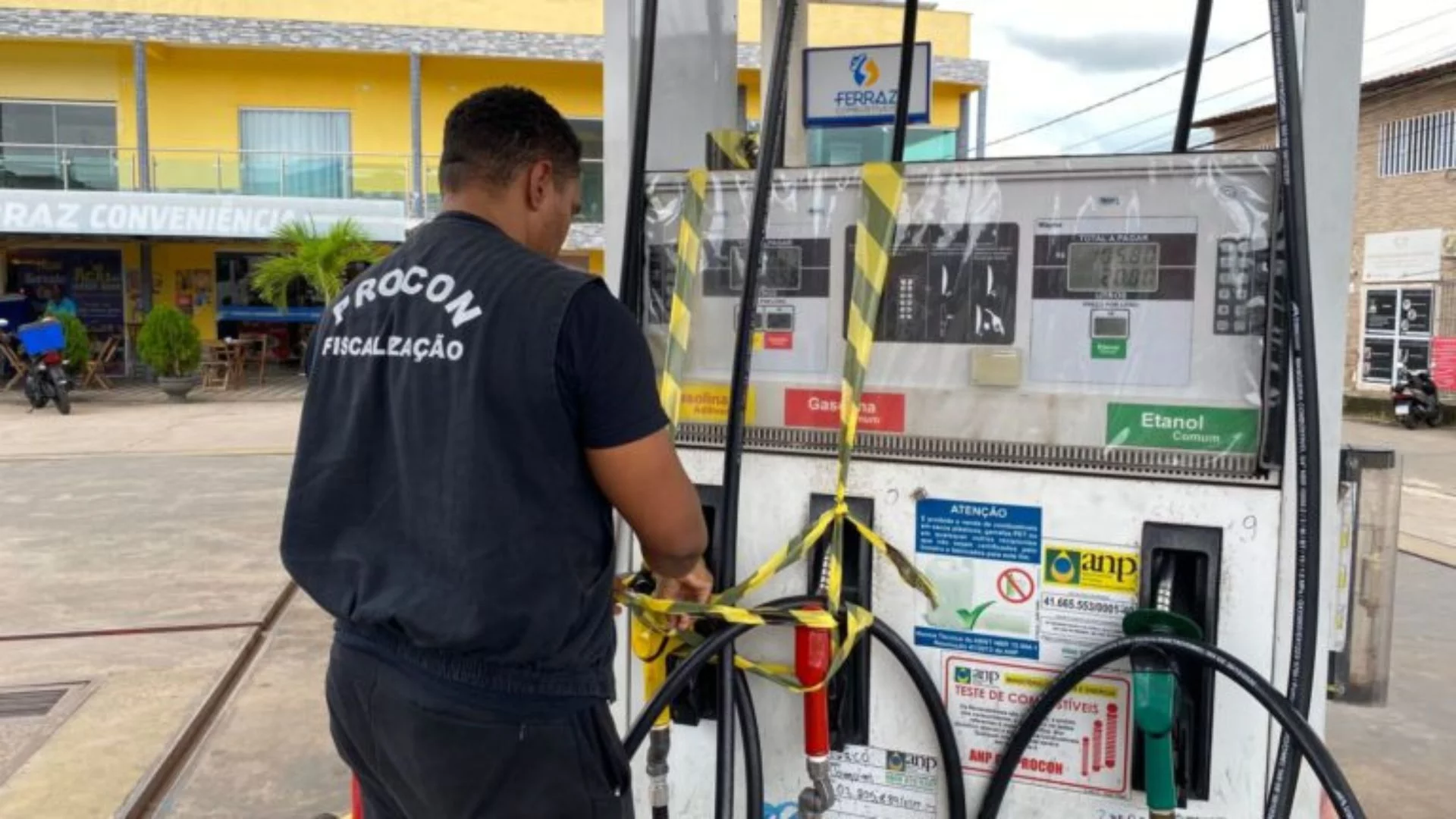 Três postos têm tanques de combustível interditados em São Luís