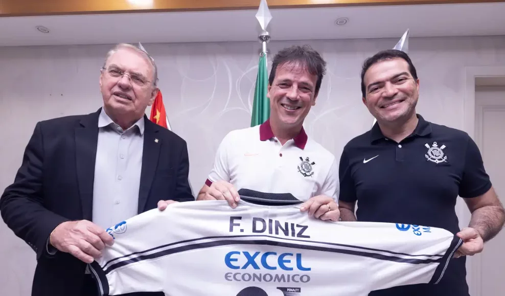 Fernando Diniz é anunciado como novo técnico do Corinthians