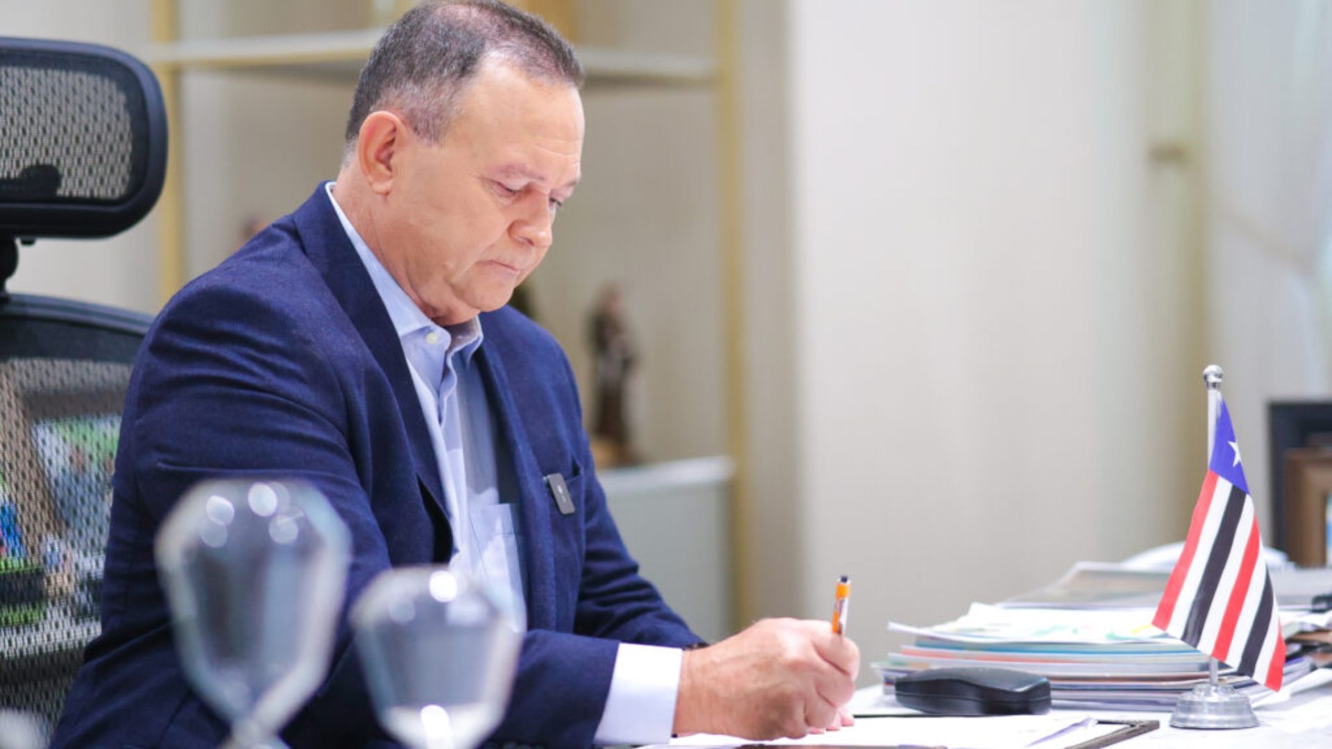 Brandão anuncia pagamento da 1ª parcela do 13º dos servidores