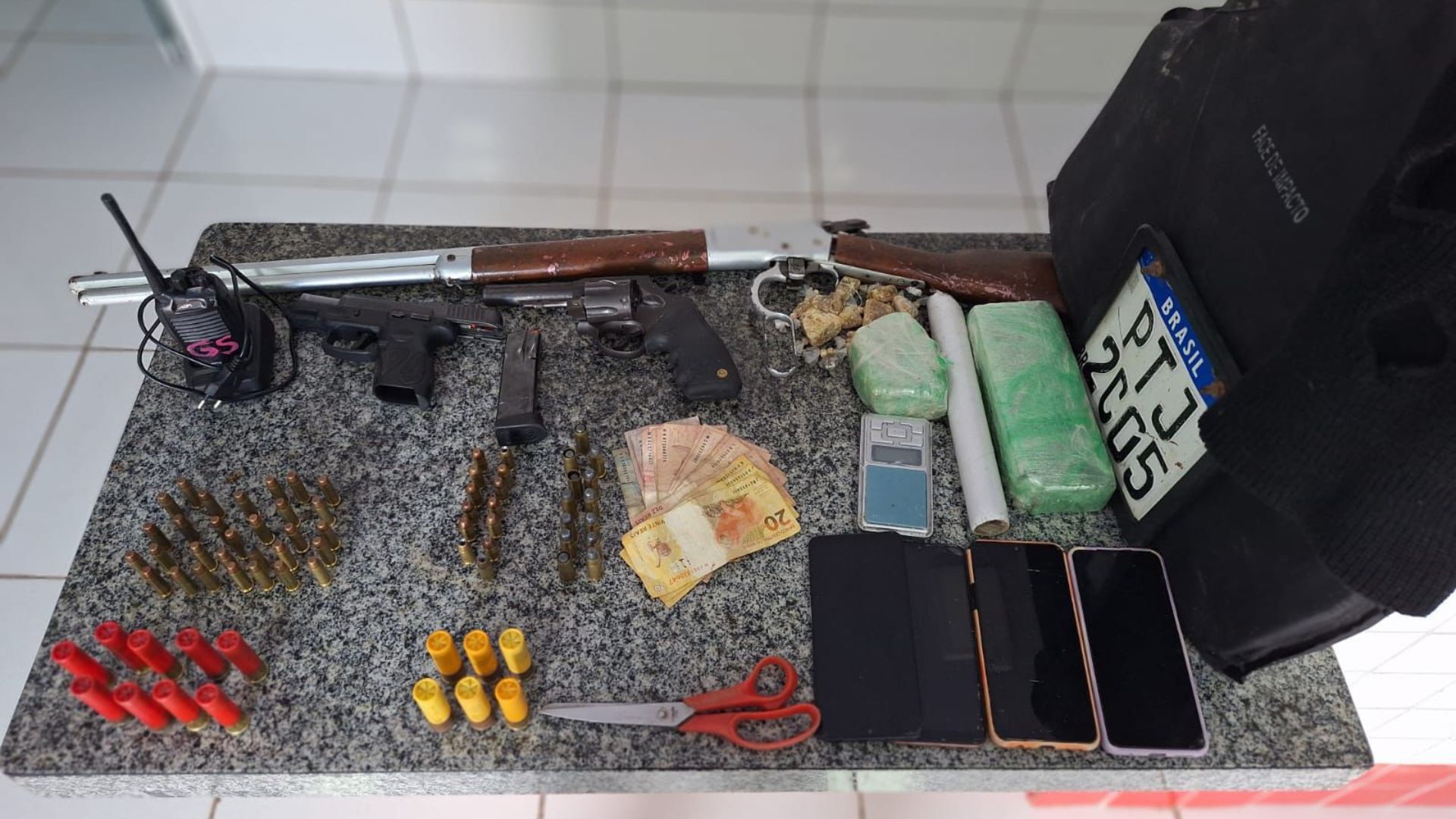 Operação prende trio com armas e drogas no interior do MA