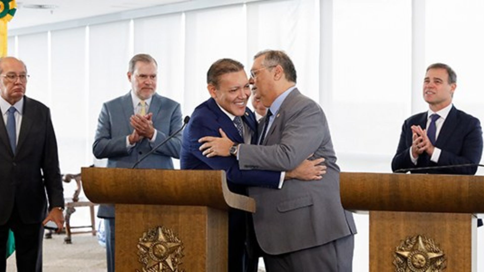 Flávio Dino toma posse como ministro substituto do TSE