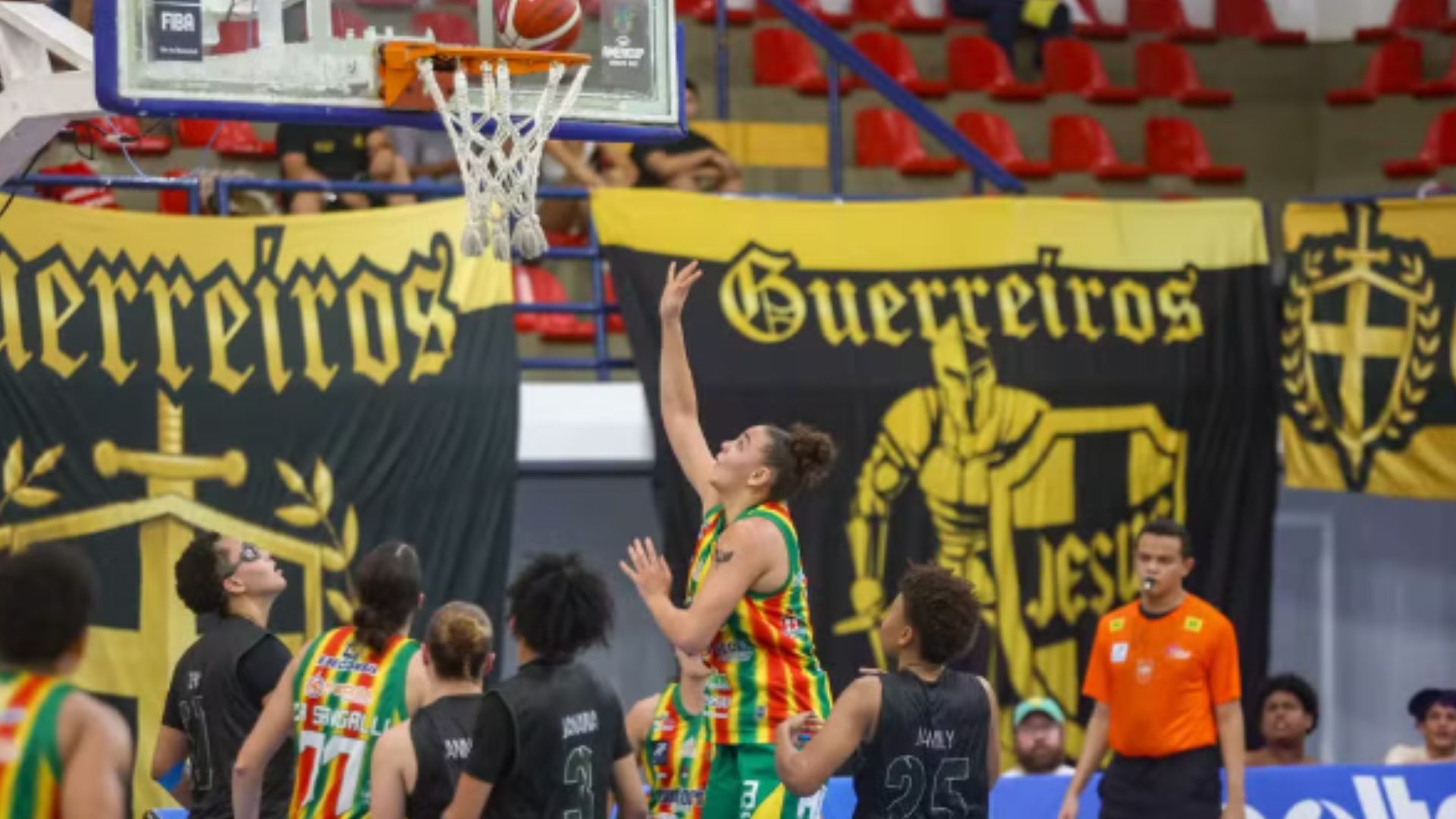 Sampaio Basquete vence o Maringá e se classifica para as semifinais da LBF