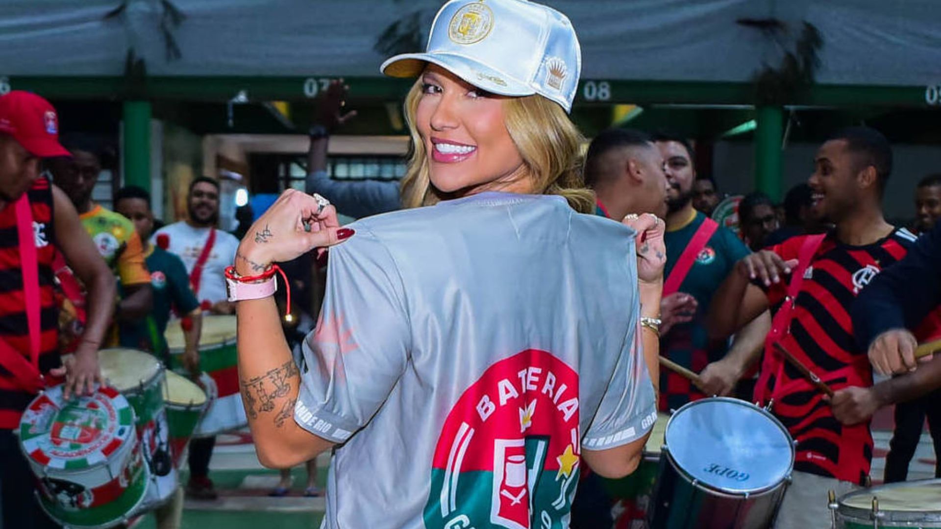 Virginia deixa posto de rainha de bateria da Grande Rio