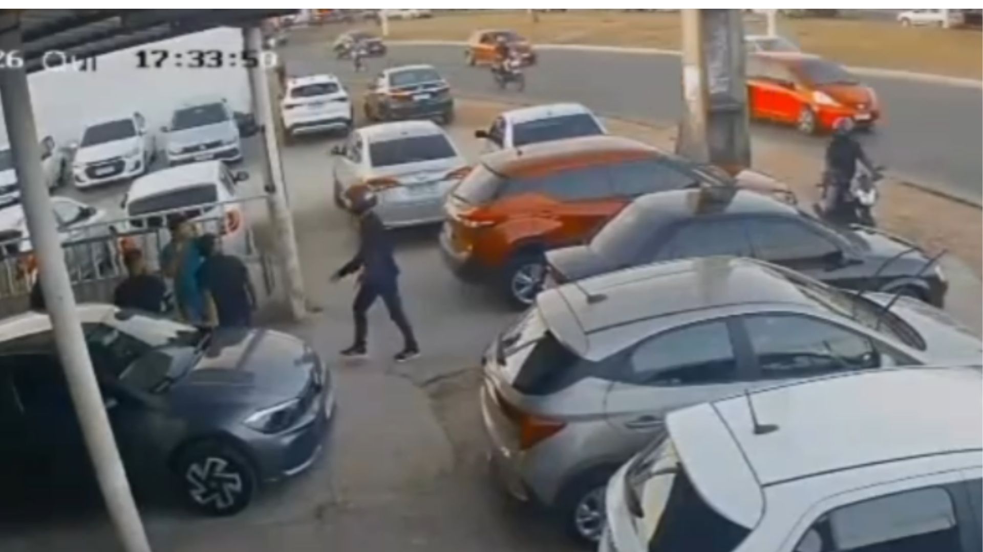 VÍDEO: Homens armados assaltam funcionários de loja em SLZ