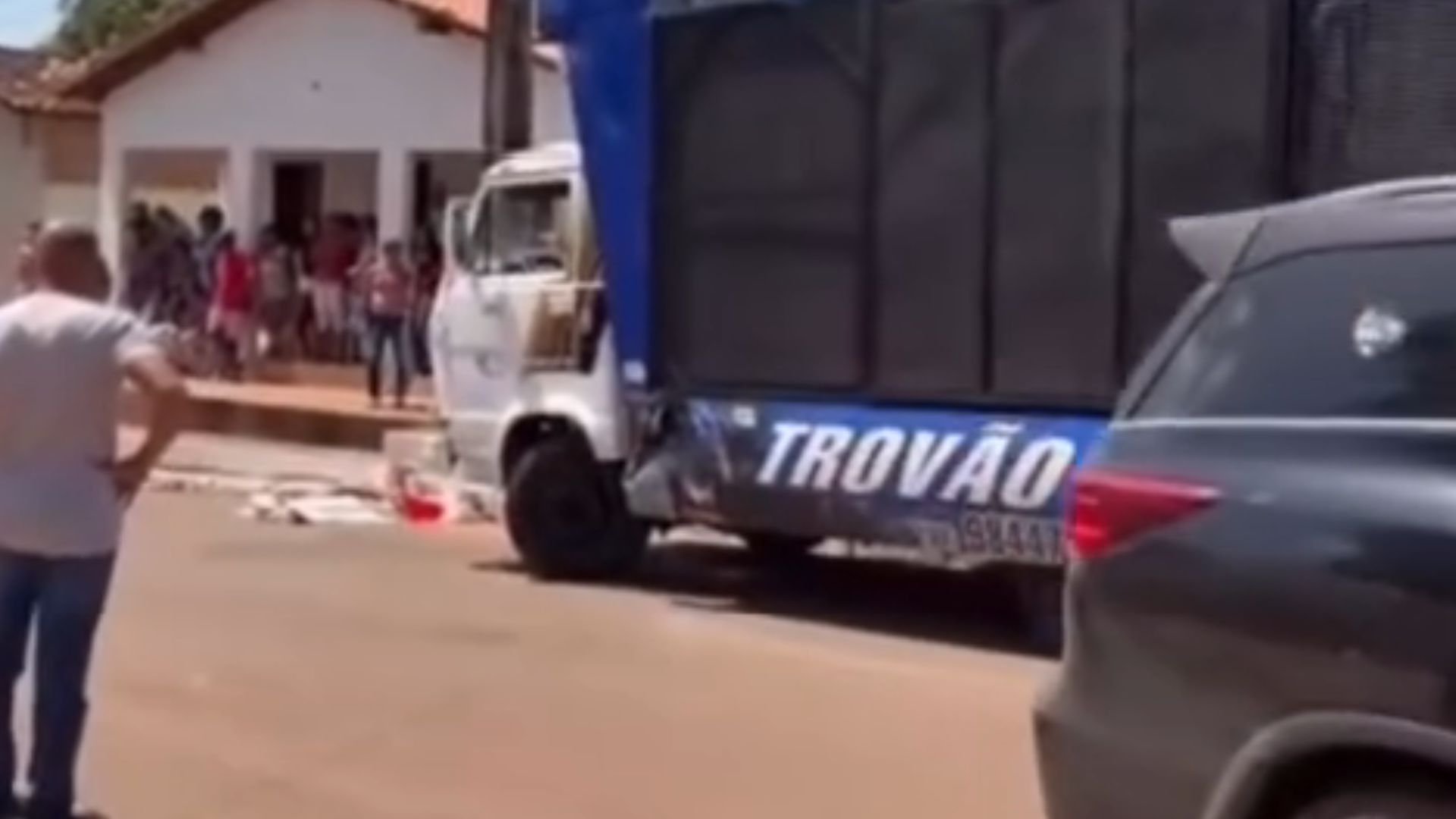 VÍDEO: Homem morre atropelado por trio elétrico durante evento político em Riachão