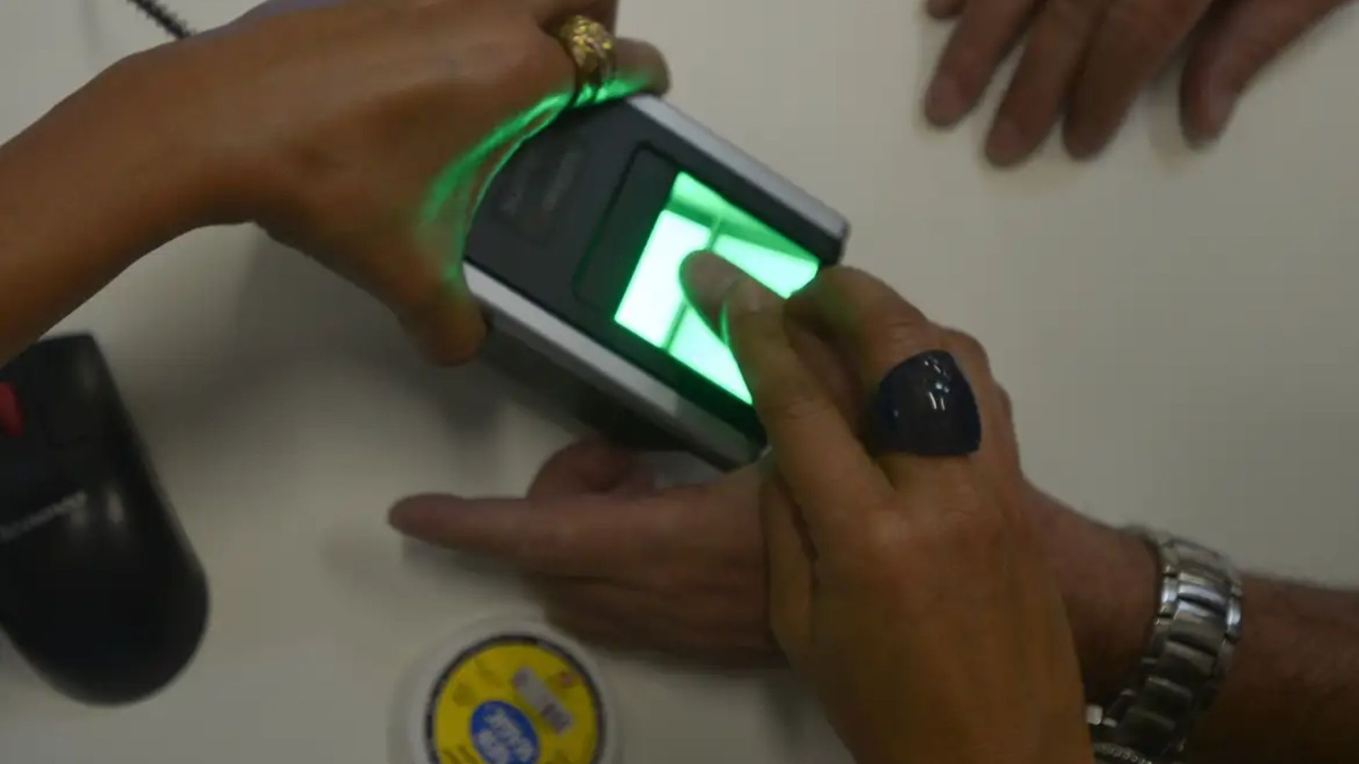 INSS alerta para golpe que ameaça bloquear benefícios por falta de biometria