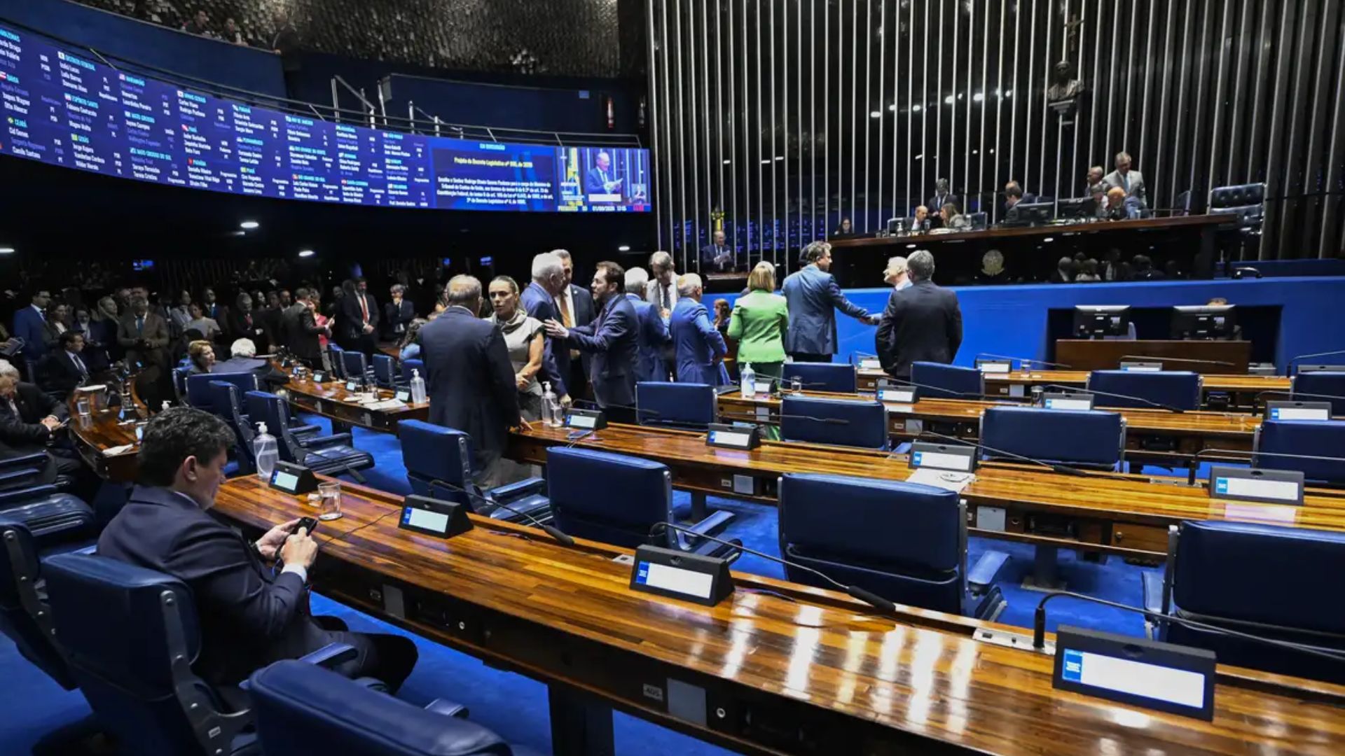 Oposição quer adiar debate sobre fim da escala 6X1