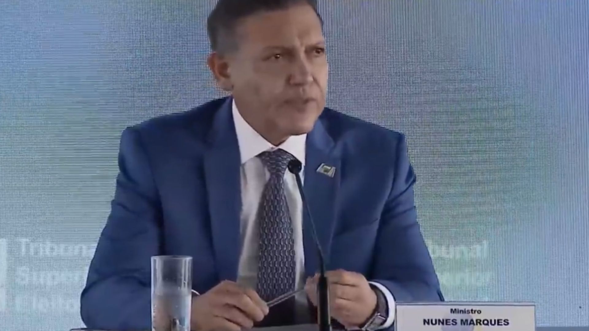 Presidente do TSE destaca tranquilidade na votação