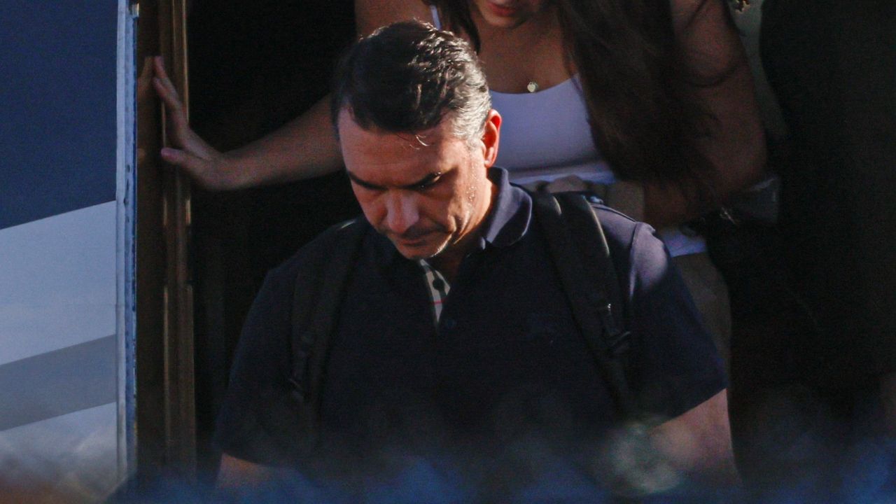 Em carta, Flávio Bolsonaro se declara o “verdadeiro presidente eleito do Brasil”