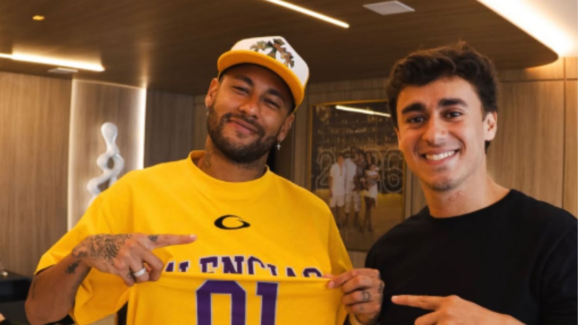 Neymar aparece com Nikolas em vídeo de apoio a Flávio Bolsonaro